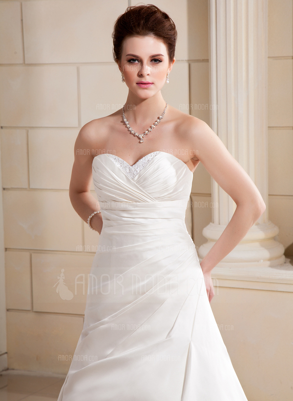 Ligne-A/Princesse Cœur Traine courte Satin Robe de Mariée avec Ondulé Perlé (002000686)
