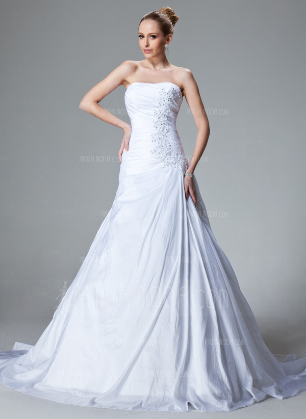 Ligne-A/Princesse Cœur Traine courte Taffetas Robe de Mariée avec Ondulé Dentelle Perlé (002000827)