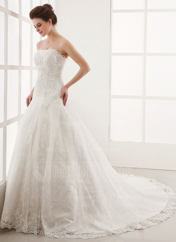 Ligne-A/Princesse Sans bretelles Traîne Chapelle Satin Dentelle Robe de Mariée avec Perlé (002011586)