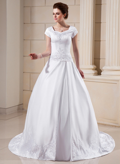 Robe de Mariée bal Col rond Traîne Chapelle Satin Robe de Mariée avec Broderie Perlé (002001624) Robe de Mariée bal Col rond Traîne Chapelle Satin Robe de Mariée avec Broderie Perlé (002001624)